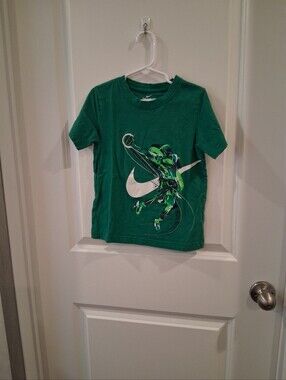 Nike Green Short-Sleeve Basketball Graphic Tee Size 7